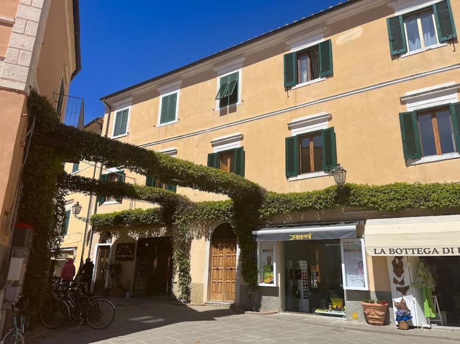 A Casa Di Nonna Anna Apartman Porto Azzurro Kültér fotó